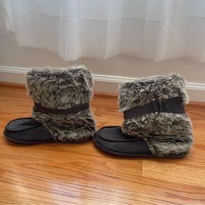 gray silver black faux fur winter boots brand new never worn women's size 8